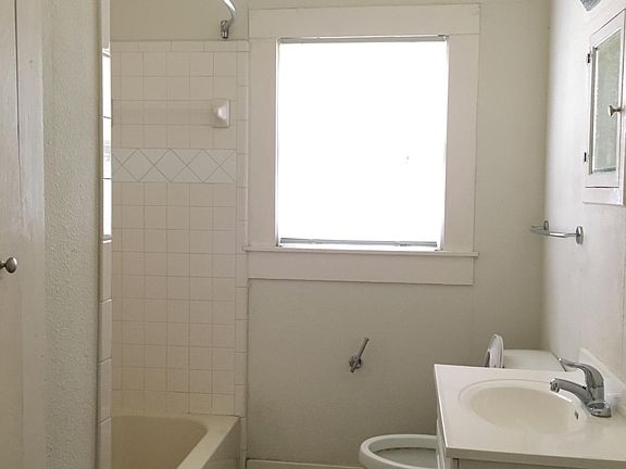 4th image of 505 Wilmington Ave APT C