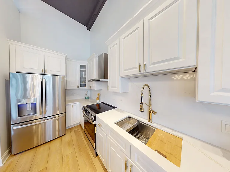 120 S State St #4 — Photo 4