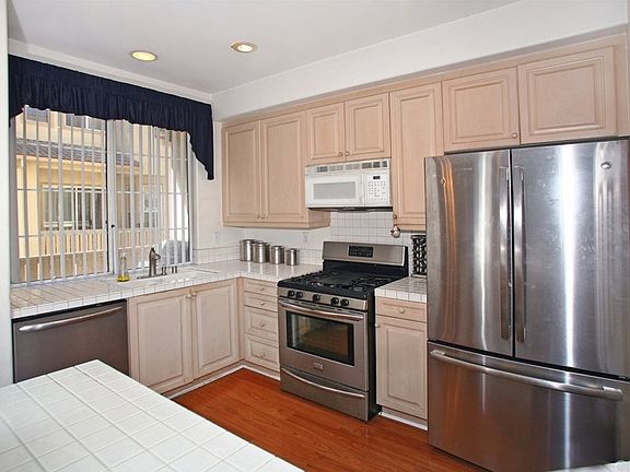 3rd image of 499 W Summerfield Cir