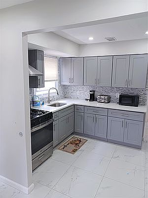 3rd image of 608 Klondike Ave #1