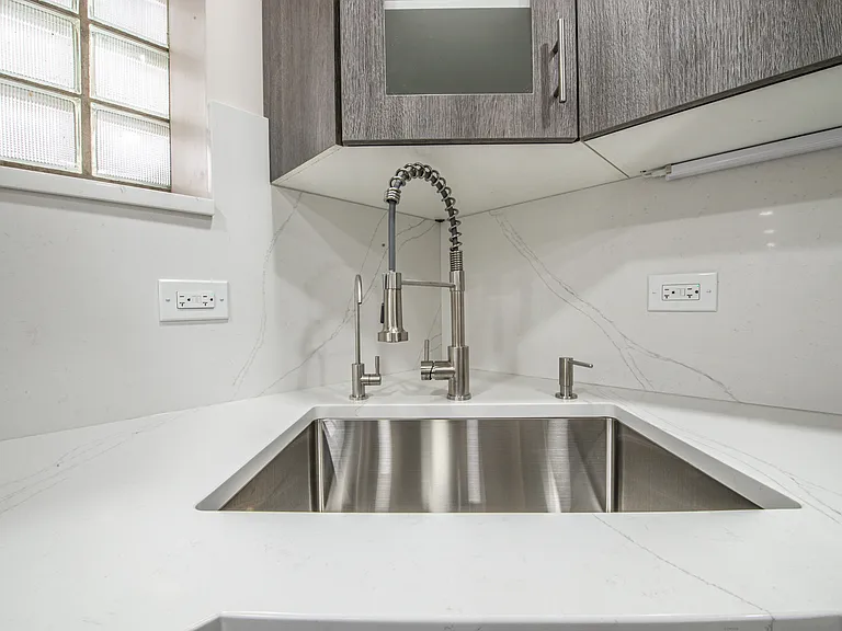 5013 W Montrose Ave #G — Photo 6