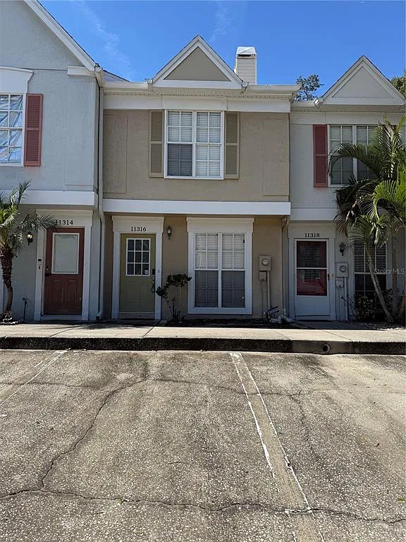 2 bed, 2.5 bath, 1170 sqft, $1,695 — Photo 1
