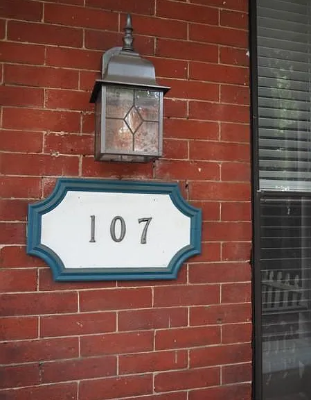 107 S Blvd — Photo 2