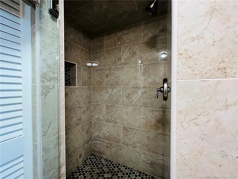 9400 S Ocean Dr #201B — Photo 38