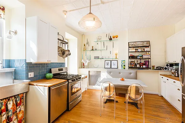 Sold by Oxford Property Group | media 12