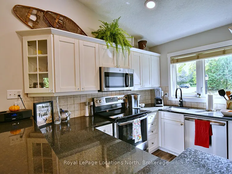 590 Oxbow Cres — Photo 15