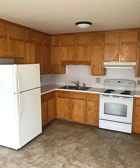 102 E Green St — Photo 5