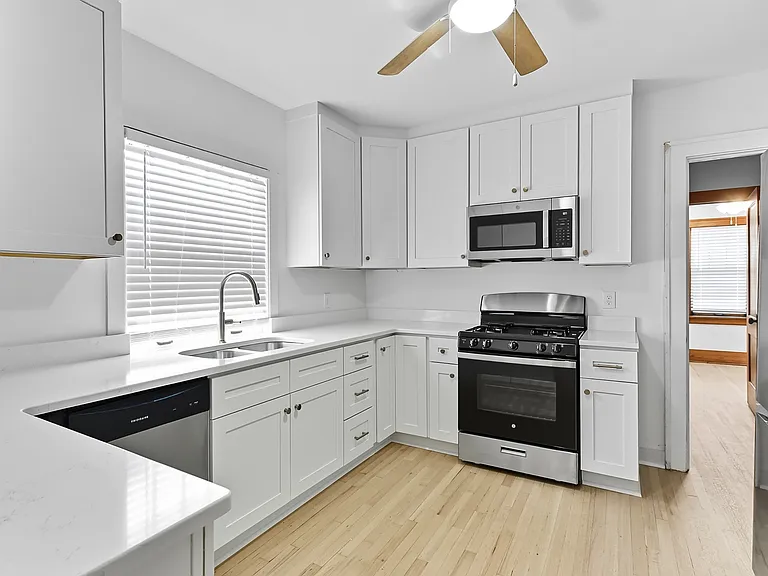 828 N 41st Ave — Photo 3