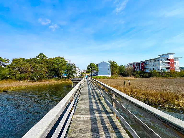Pelican Dock Apartments — Photo 47