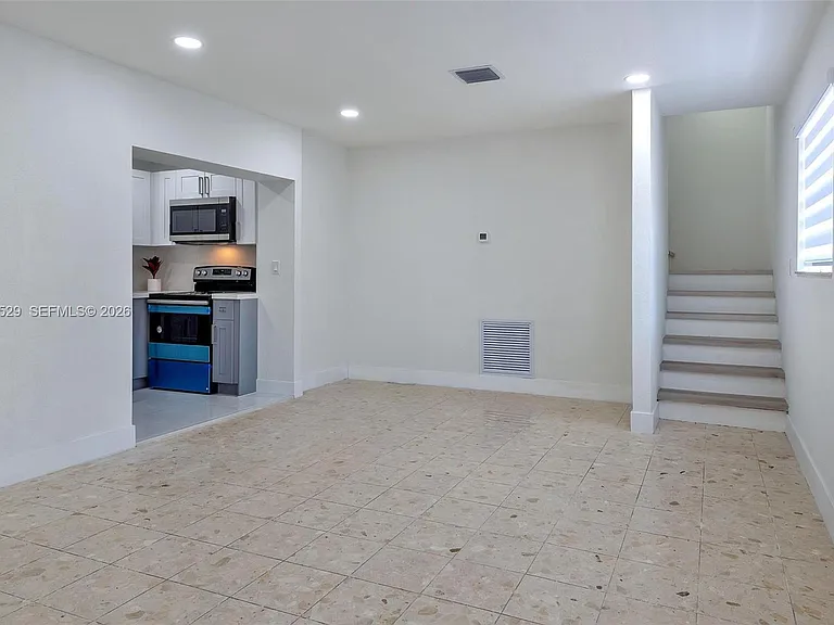424 W 13th St — Photo 15