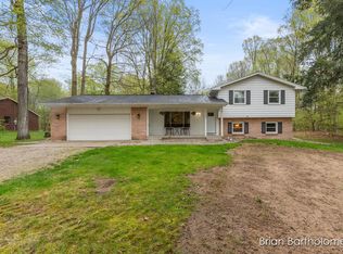 11672 Long Lake Dr NW, Sparta, MI 49345