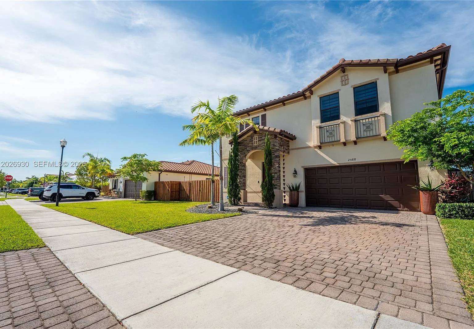 4 bed, 2720 sqft, $3,900 — Photo 1