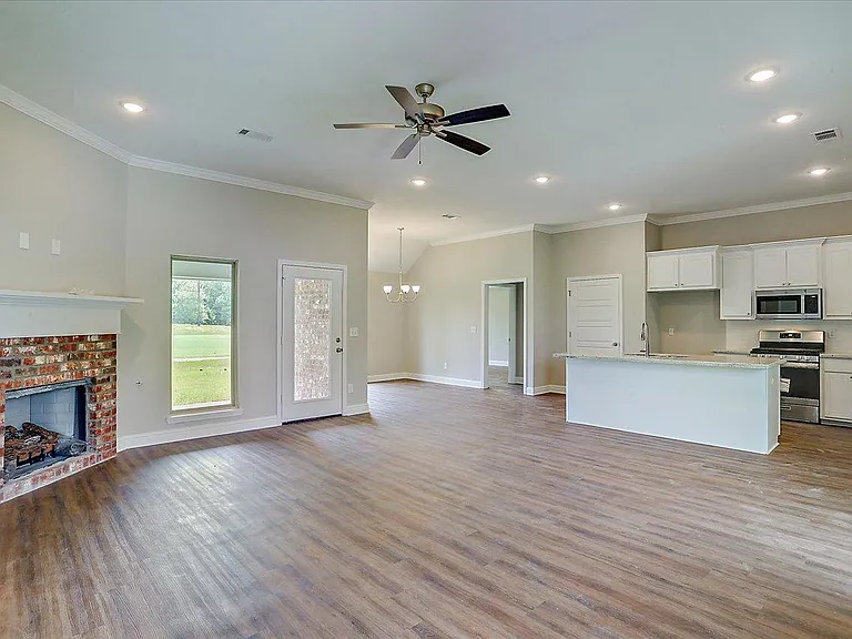 623 Westfield Dr — Photo 2
