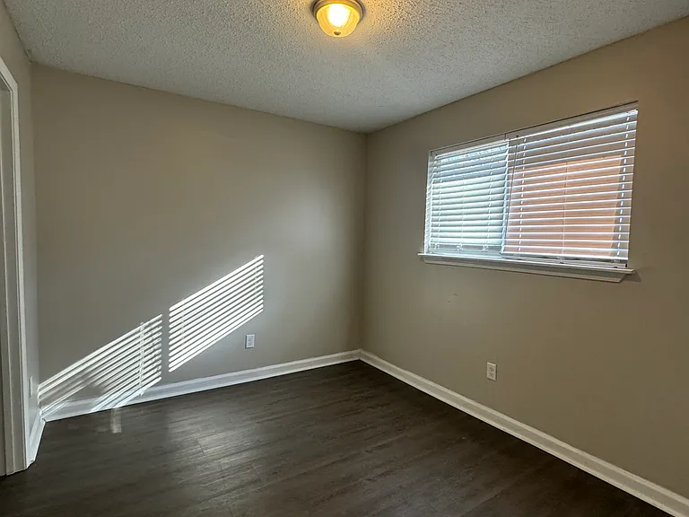 4725 Hoffman Rd #17 — Photo 5