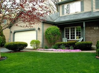 521 Viking Dr, Batavia, IL 60510