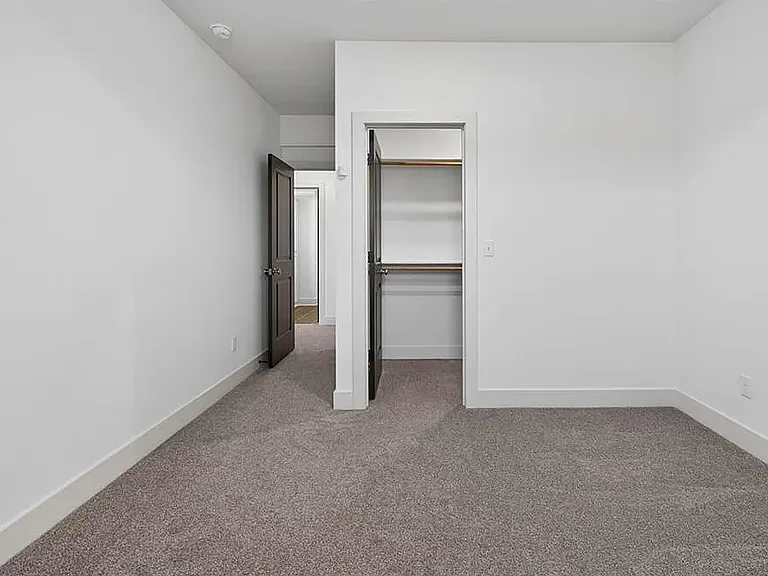 8808 N Clarion Ave — Photo 28