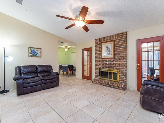 3rd image of 3218 Chimney Cir