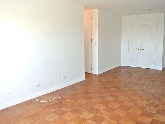 2nd image of 27110 Grand Central Pkwy APT 10C