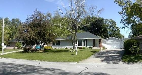 1st image of 833 Ernst Dr