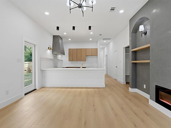 3rd image of 4009 Spence St