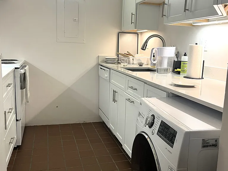 10 Thacher St #10 — Photo 1