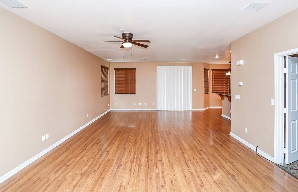 3 bed, 3.0 bath, 2464 sqft, $3,550 — Photo 2