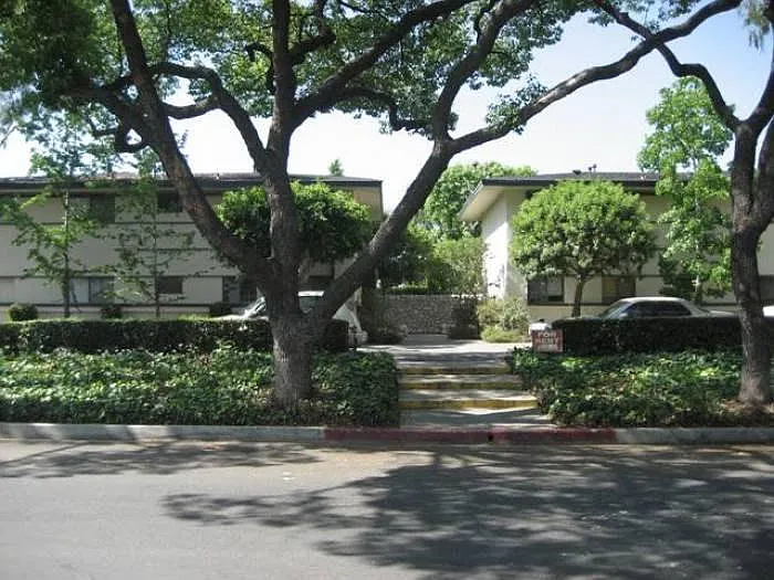 1037 Arcadia Ave