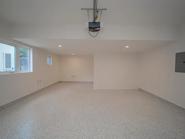 2115 Holly Dr — Photo 14