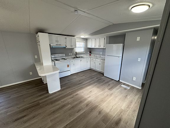 2nd image of 405 Dorset Ln