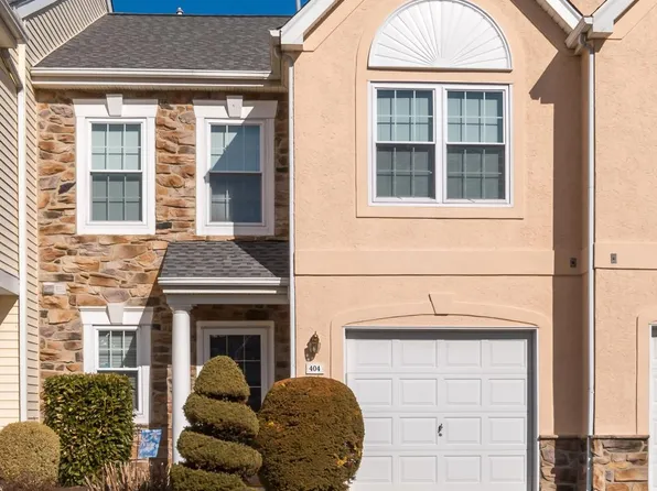 404 Holly Hill Ct, Warminster, PA 18974