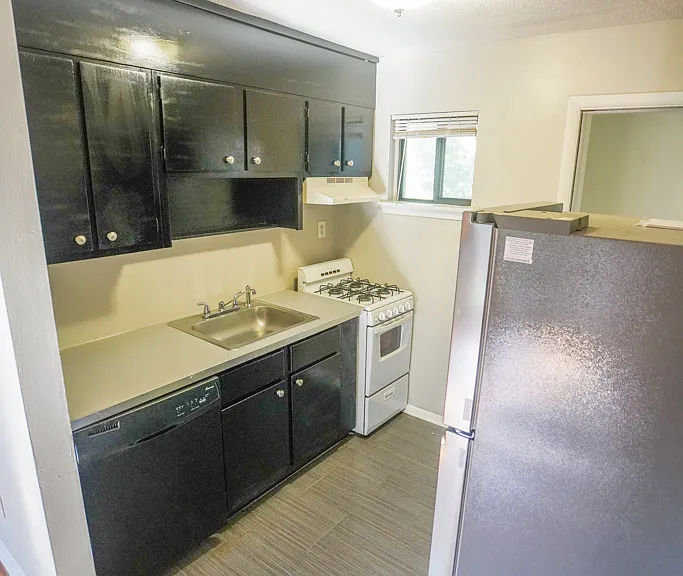 755 Saint Charles Ave NE #10 — Photo 5