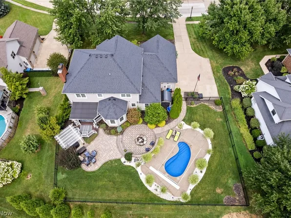1220 Ashwood Rd, Akron, OH 44312