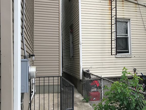 3rd image of 125 Herriot St
