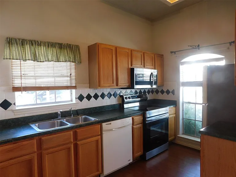2710 Grants Lake Blvd #G3 — Photo 2
