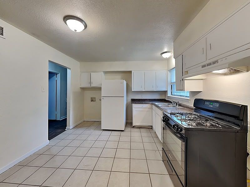 1st image of 6640 Braddock Pl