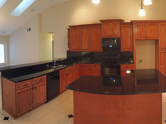 3rd image of 1331 N Wembley Cir