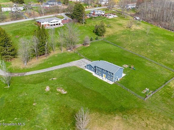 5th image of 8 Stone Creek Ln