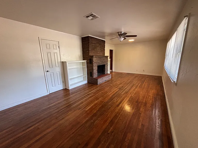 1230 Caddell Ln — Photo 2