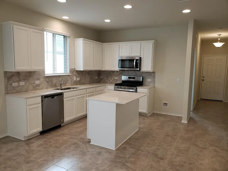 1105 Cliffbrake Way — Photo 2