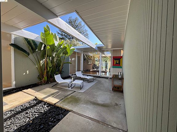 5th image of 5559 Greenridge Rd