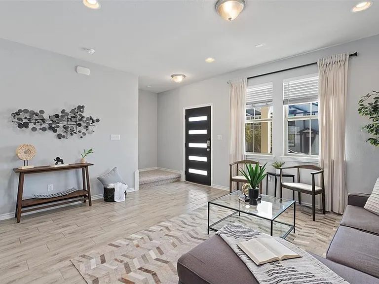 1713 Yaupon Grove Ln — Photo 4