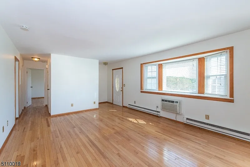 1 bed, 1.0 bath, 922 sqft, $2,000 — Photo 4