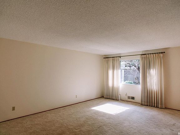 2nd image of 405 Birchwood Ct