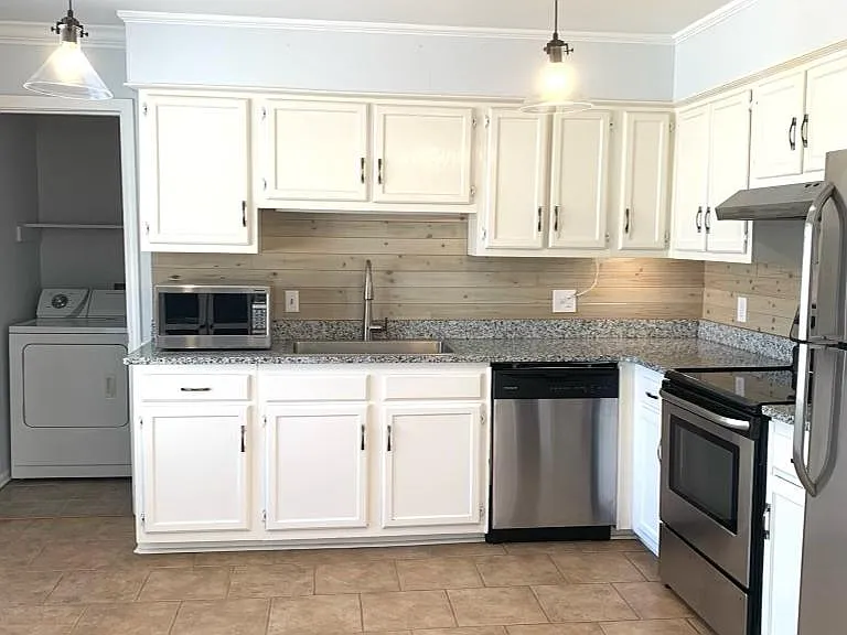 Kitchen/Laundry