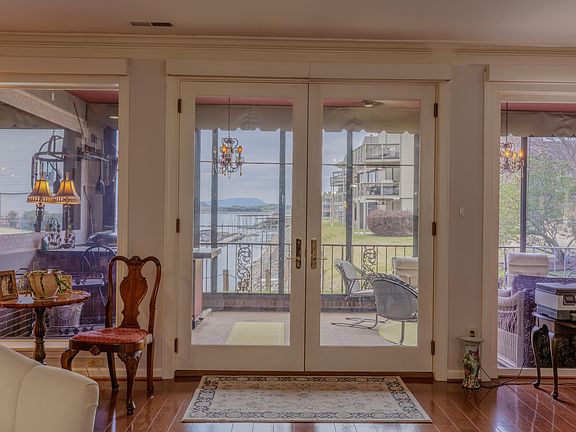 3rd image of 4274 Lakeshore Ln Unit 100