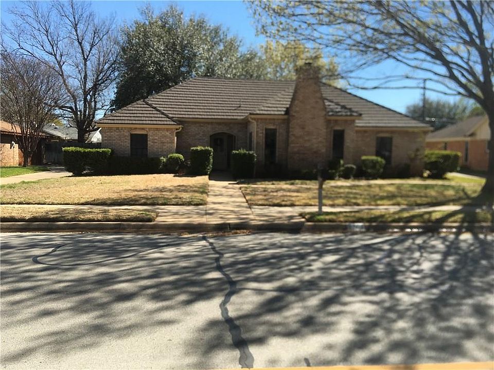 1st image of 2701 Woodside Dr