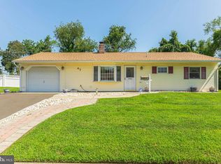 47 Young Birch Rd, Levittown, PA 19057