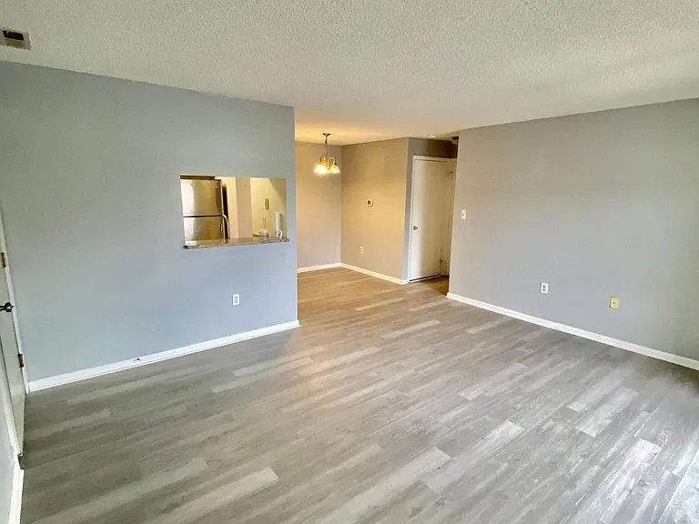 1208 Ravens Crest Dr — Photo 5