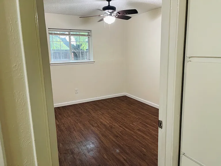 3400 Pleasant Valley Ln — Photo 1