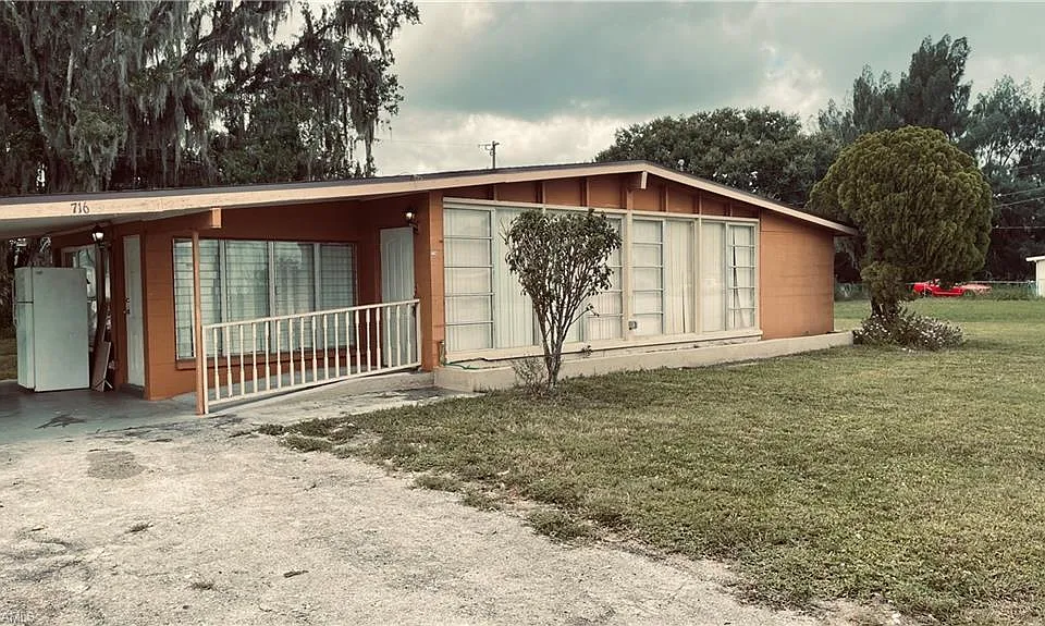 716 Leeland Heights Blvd W